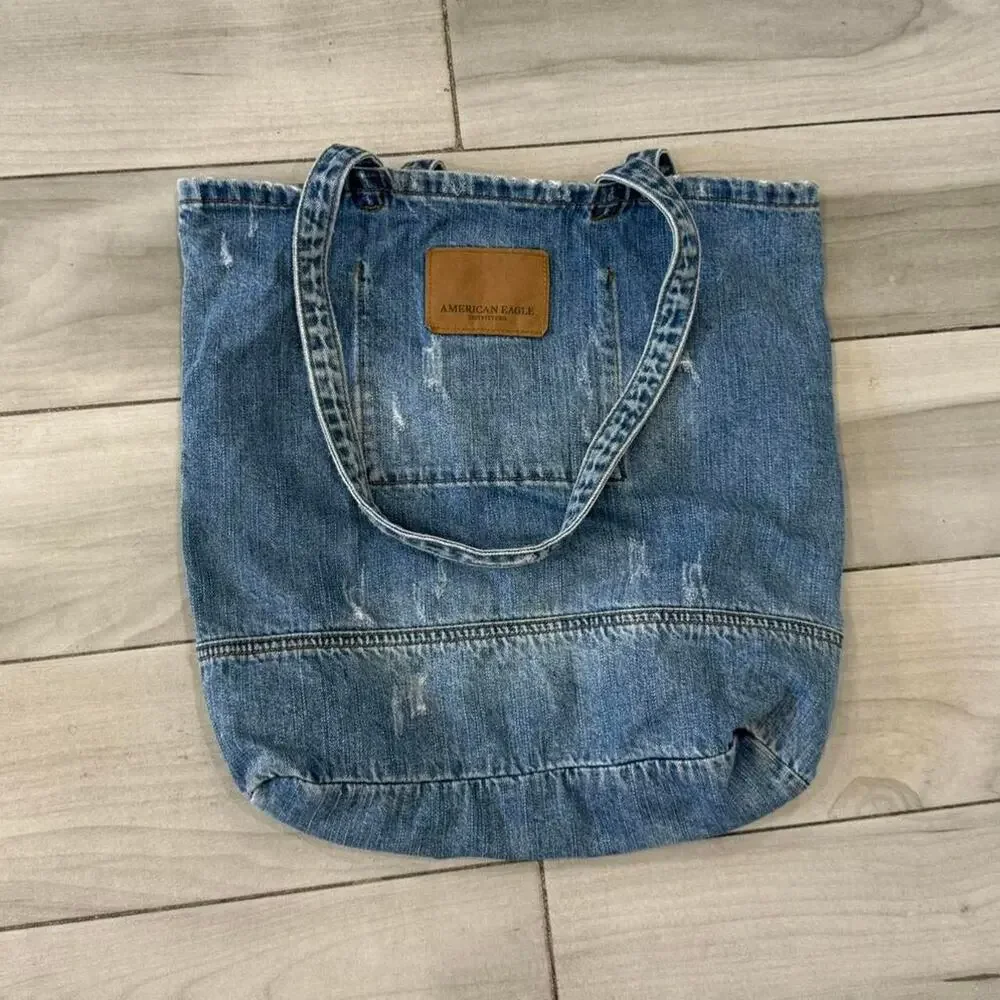 American Eagle Outfitters measurements width